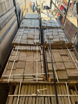 Целая "фура" гранитного отделочного кирпича - сам груз (без фуры) - квадроциклы-в-челябинске.рф